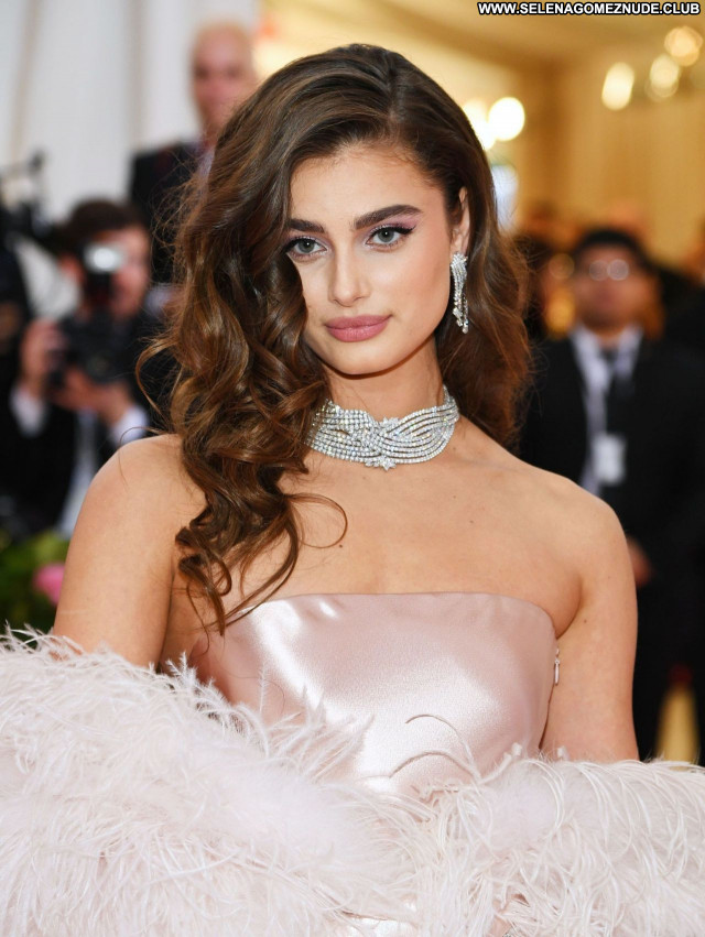 Taylor Hill No Source Celebrity Posing Hot Babe Beautiful Sexy