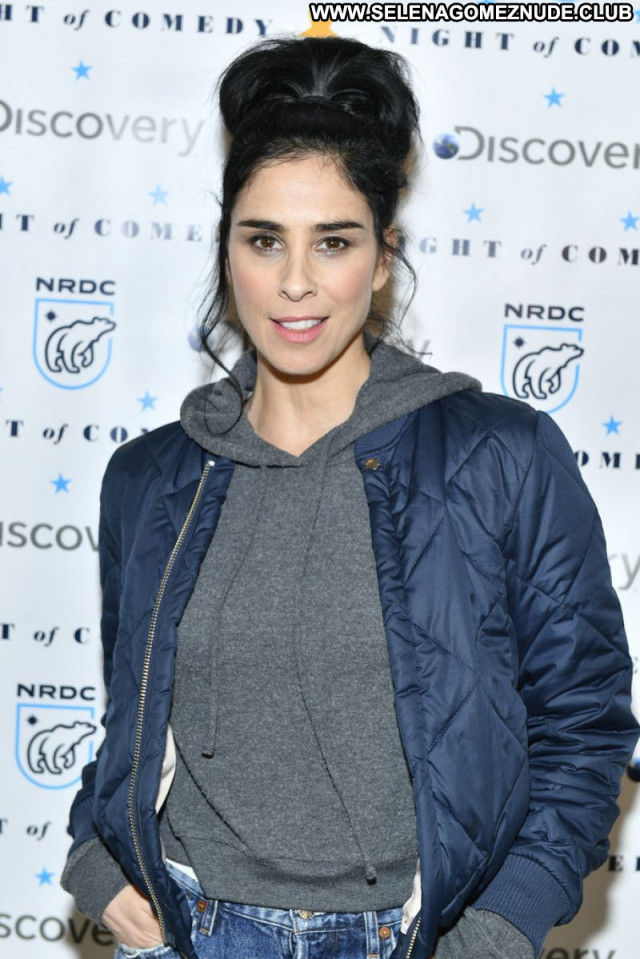 Sarah Silverman No Source Beautiful Babe Celebrity Sexy Posing Hot