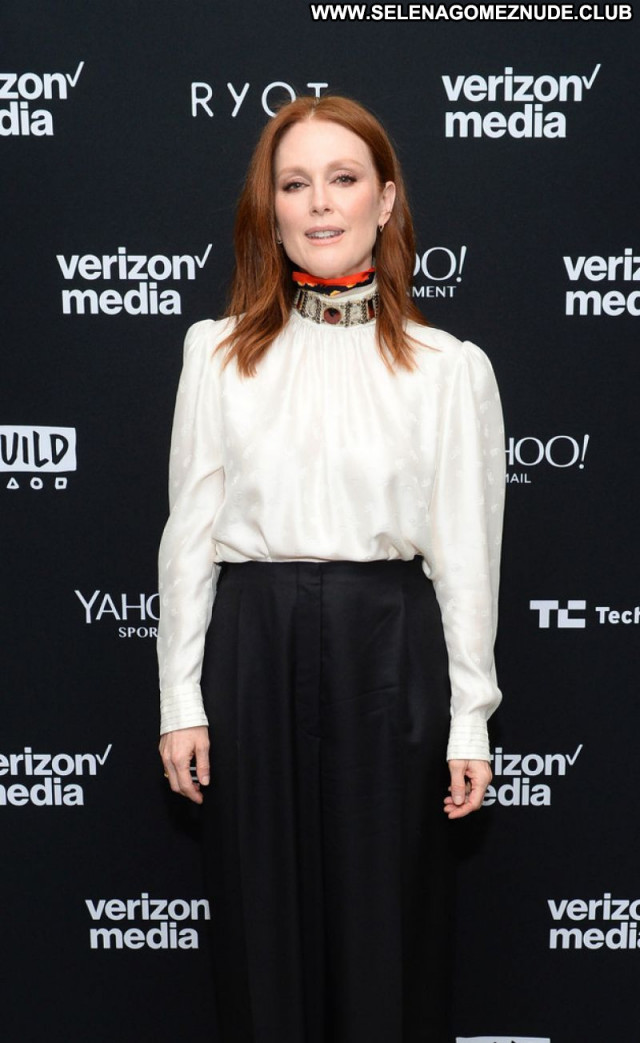 Julianne Moore No Source  Celebrity Sexy Babe Posing Hot Beautiful