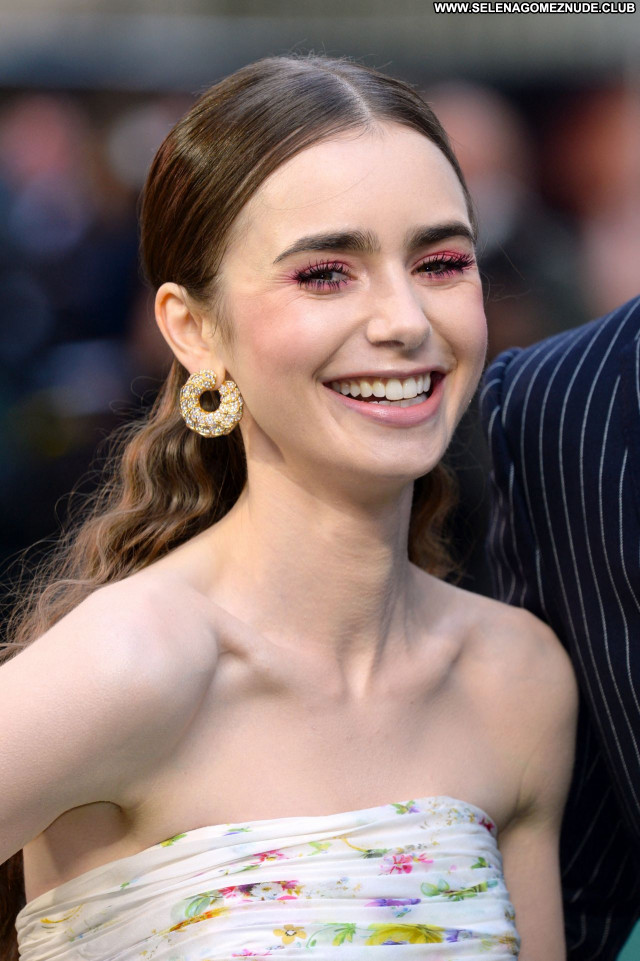 Lily Collins No Source  Babe Celebrity Beautiful Sexy Posing Hot