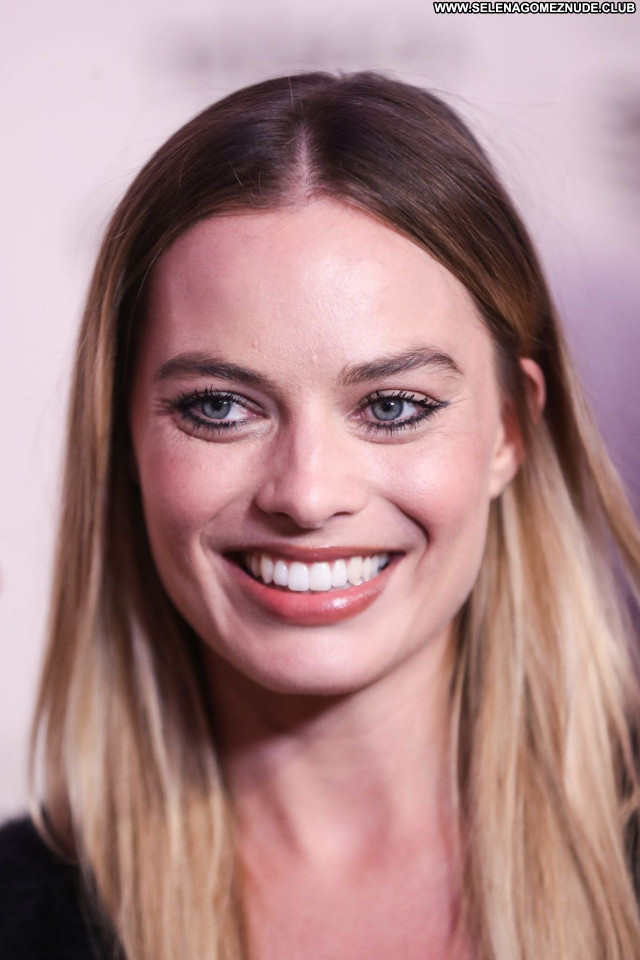 Margot Robbie No Source  Sexy Celebrity Babe Posing Hot Beautiful