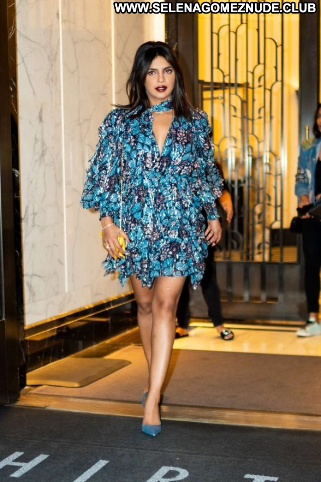 Priyanka Chopra No Source Paparazzi Babe Celebrity Beautiful Posing