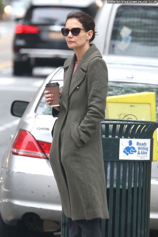 Katie Holmes No Source  Babe Celebrity Beautiful Sexy Posing Hot