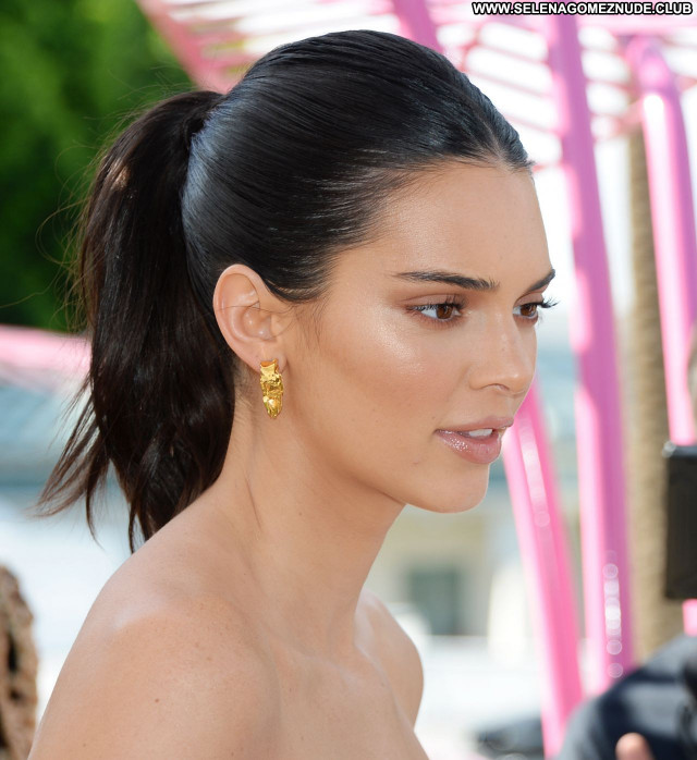 Kendall Jenner No Source Beautiful Celebrity Babe Sexy Posing Hot