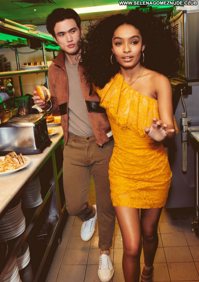 Yara Shahidi No Source Babe Sexy Posing Hot Celebrity Beautiful