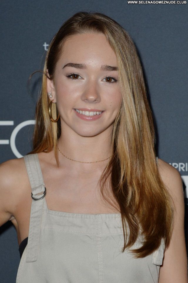 Holly Taylor No Source Celebrity Posing Hot Babe Beautiful Sexy