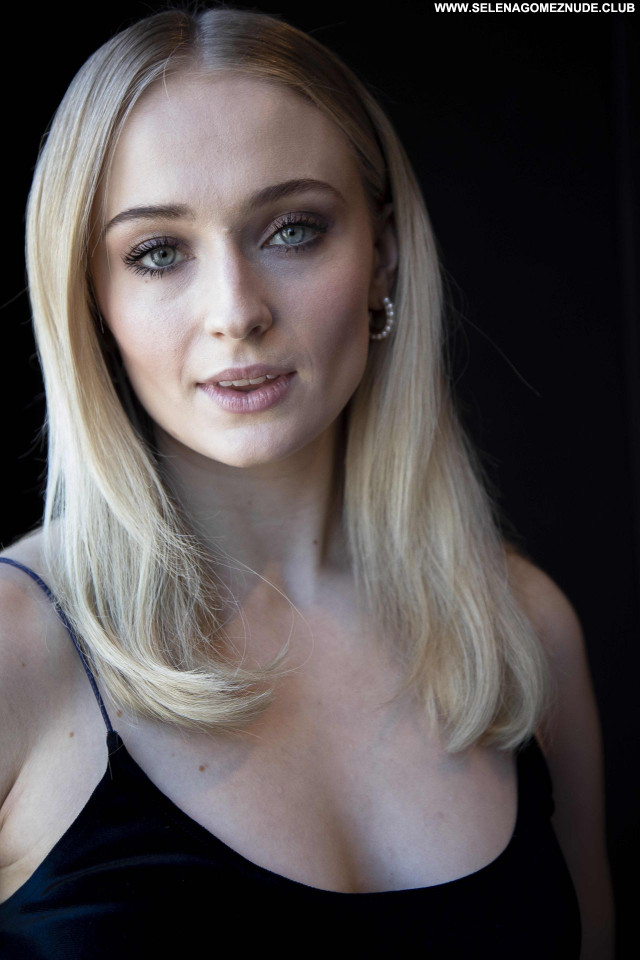 Sophie Turner No Source Babe Posing Hot Beautiful Celebrity Sexy