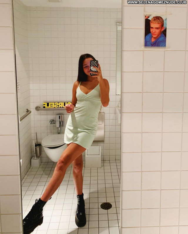 Lily Chee No Source Babe Posing Hot Celebrity Sexy Beautiful