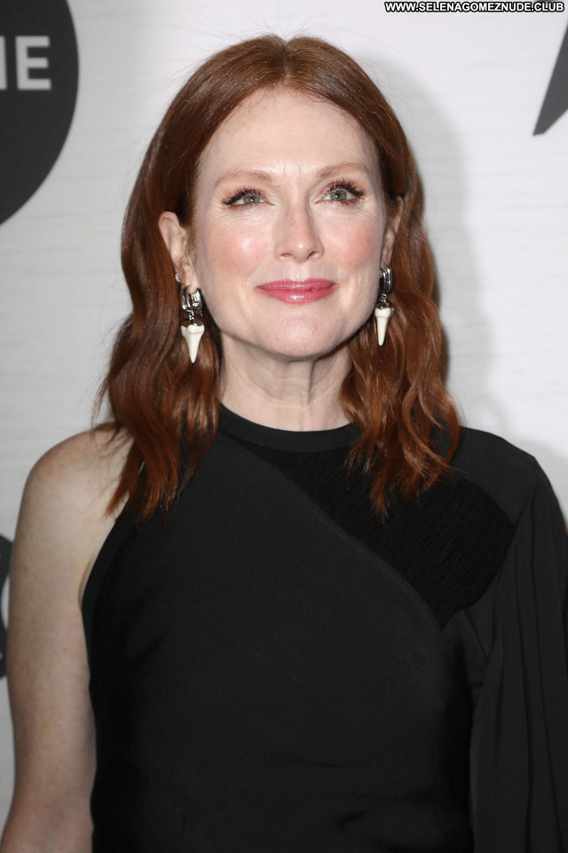 Julianne Moore No Source Sexy Posing Hot Babe Celebrity Beautiful