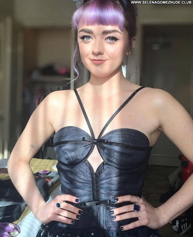 Maisie Williams No Source  Celebrity Babe Beautiful Sexy Posing Hot