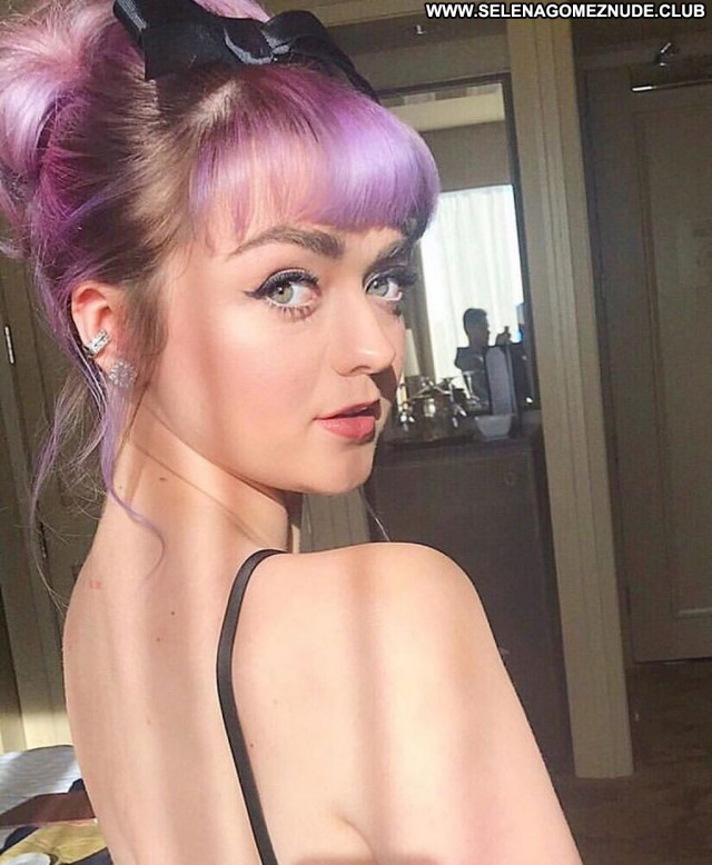 Maisie Williams No Source  Celebrity Babe Posing Hot Sexy Beautiful
