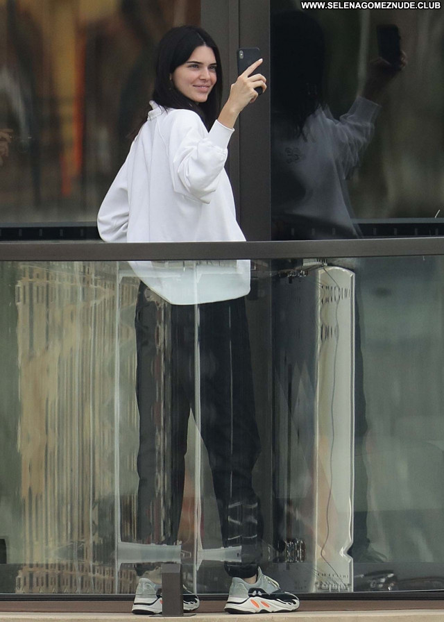 Kendall Jenner No Source Posing Hot Beautiful Sexy Babe Celebrity