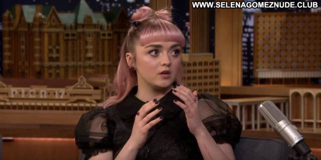 Maisie Williams No Source Celebrity Beautiful Sexy Babe Posing Hot