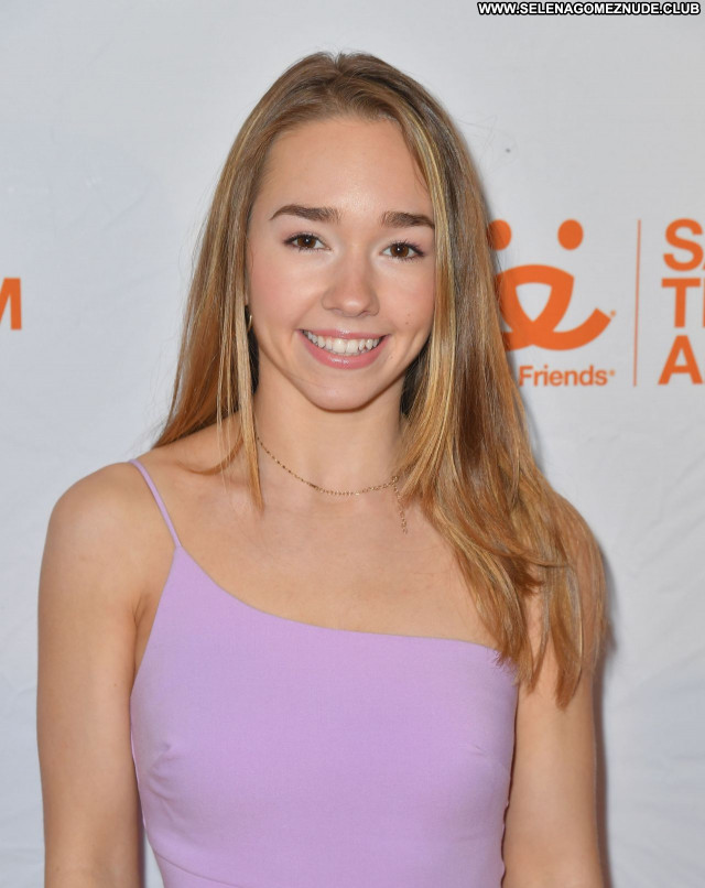 Holly Taylor No Source  Celebrity Babe Posing Hot Beautiful Sexy