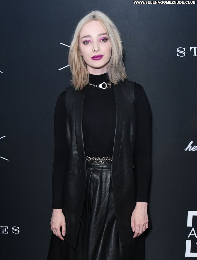 Emma Dumont No Source Babe Celebrity Posing Hot Beautiful Sexy