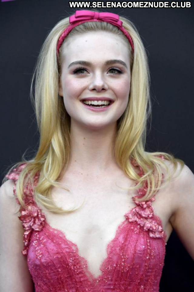 Elle Fanning No Source  Celebrity Posing Hot Sexy Babe Beautiful