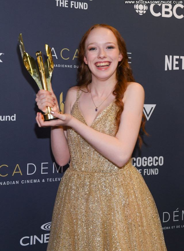 Amybeth Mcnulty No Source Beautiful Celebrity Babe Posing Hot Sexy