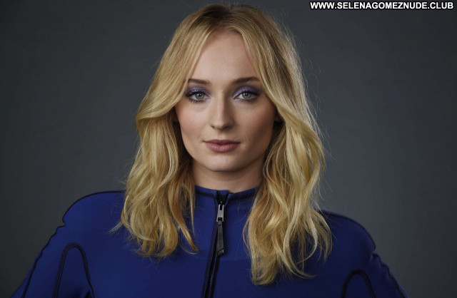 Sophie Turner No Source Posing Hot Celebrity Babe Beautiful Sexy