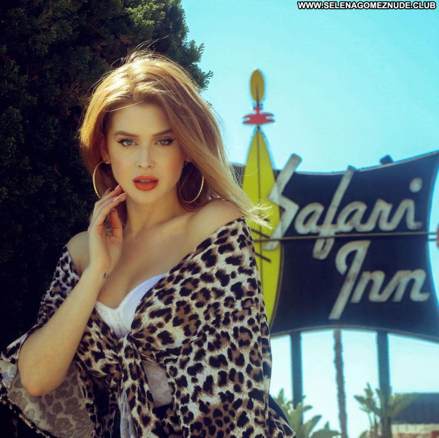 Renee Olstead No Source Beautiful Sexy Posing Hot Celebrity Babe