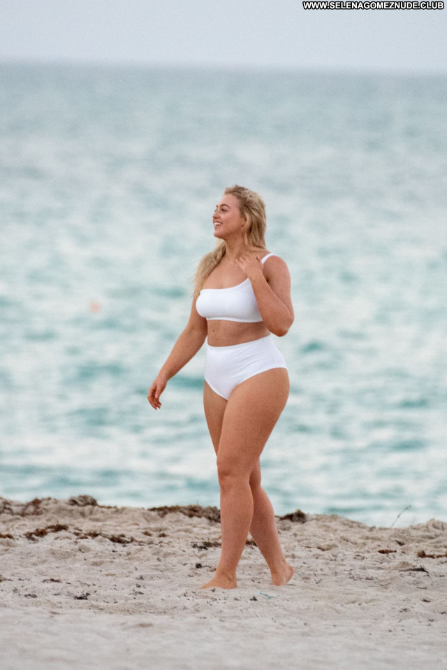 Iskra Lawrence No Source Sexy Babe Beautiful Posing Hot Celebrity