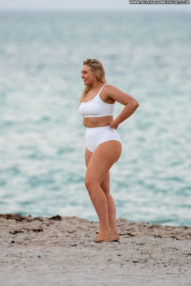 Iskra Lawrence No Source Celebrity Beautiful Sexy Posing Hot Babe