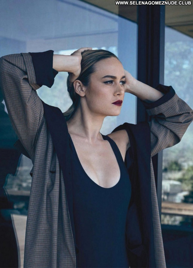 Brie Larson Posing Hot Babe Sexy Beautiful Celebrity