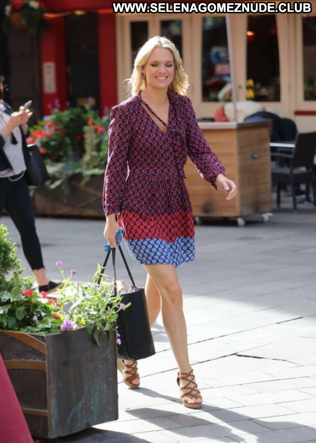 Charlotte Hawkins No Source Babe Beautiful Celebrity Paparazzi Posing