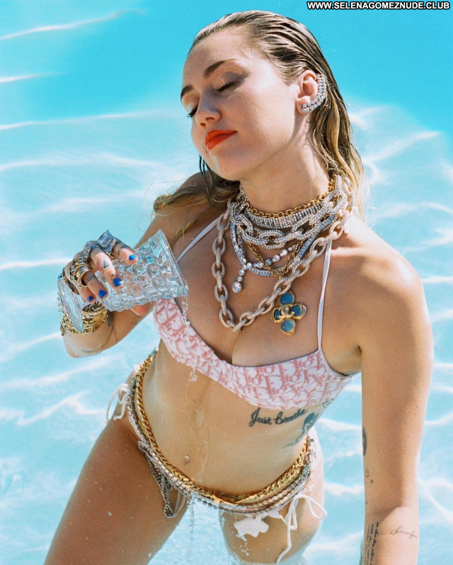 Miley Cyrus No Source Beautiful Posing Hot Sexy Babe Celebrity