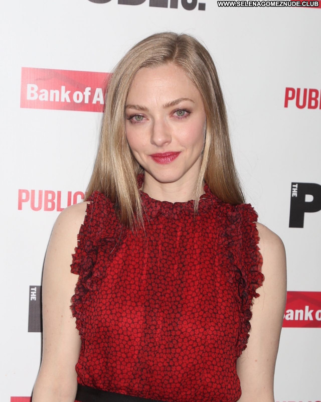 Amanda Seyfried No Source Beautiful Babe Celebrity Sexy Posing Hot