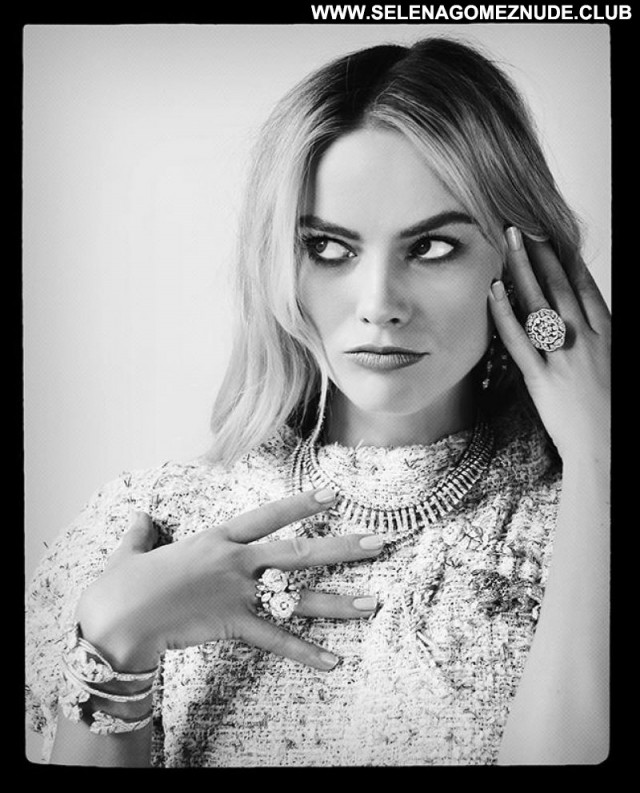 Margot Robbie No Source Babe Beautiful Sexy Posing Hot Celebrity