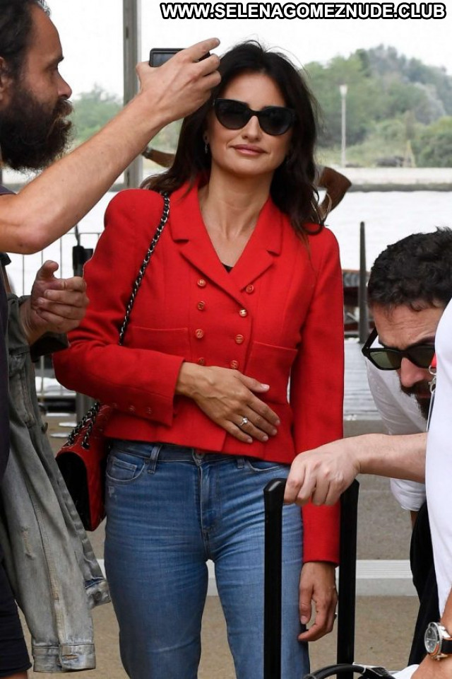 Penelope Cruz No Source Celebrity Posing Hot Paparazzi Babe Beautiful