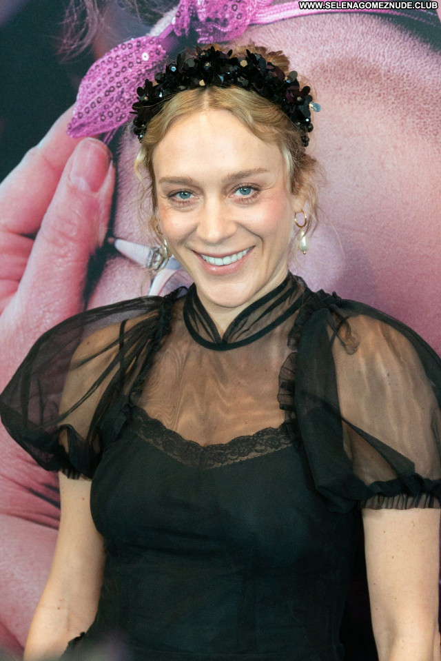 Chloe Sevigny No Source  Posing Hot Babe Beautiful Sexy Celebrity