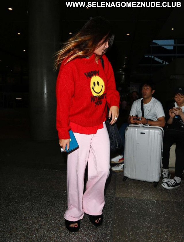 Bella Thorne No Source Celebrity Posing Hot Babe Paparazzi Beautiful