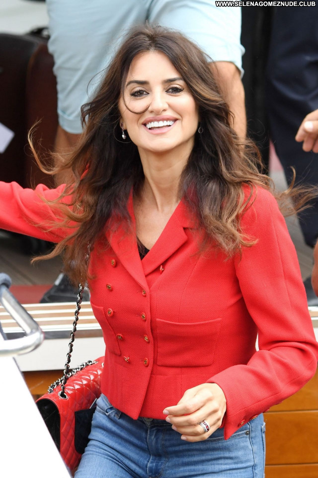 Penelope Cruz No Source  Posing Hot Celebrity Sexy Babe Beautiful