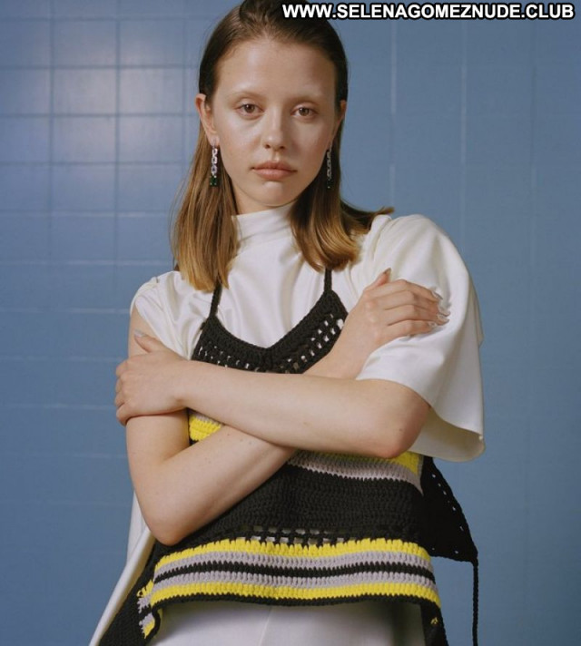 Mia Goth No Source Beautiful Babe Posing Hot Celebrity Sexy