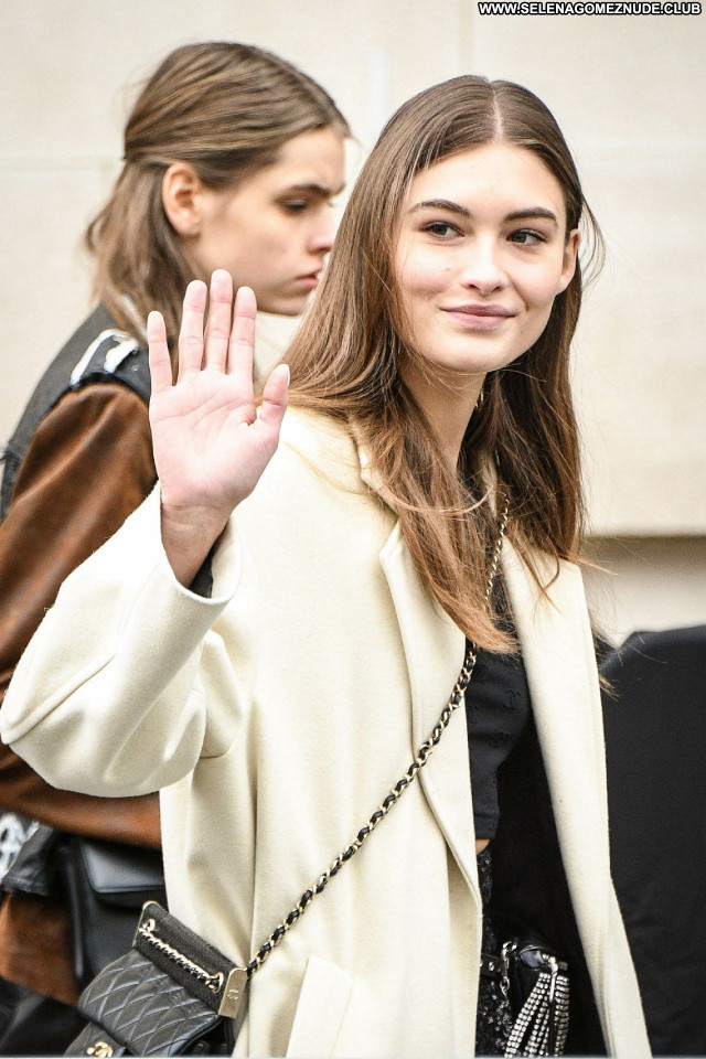 Grace Elizabeth No Source Sexy Beautiful Babe Posing Hot Celebrity