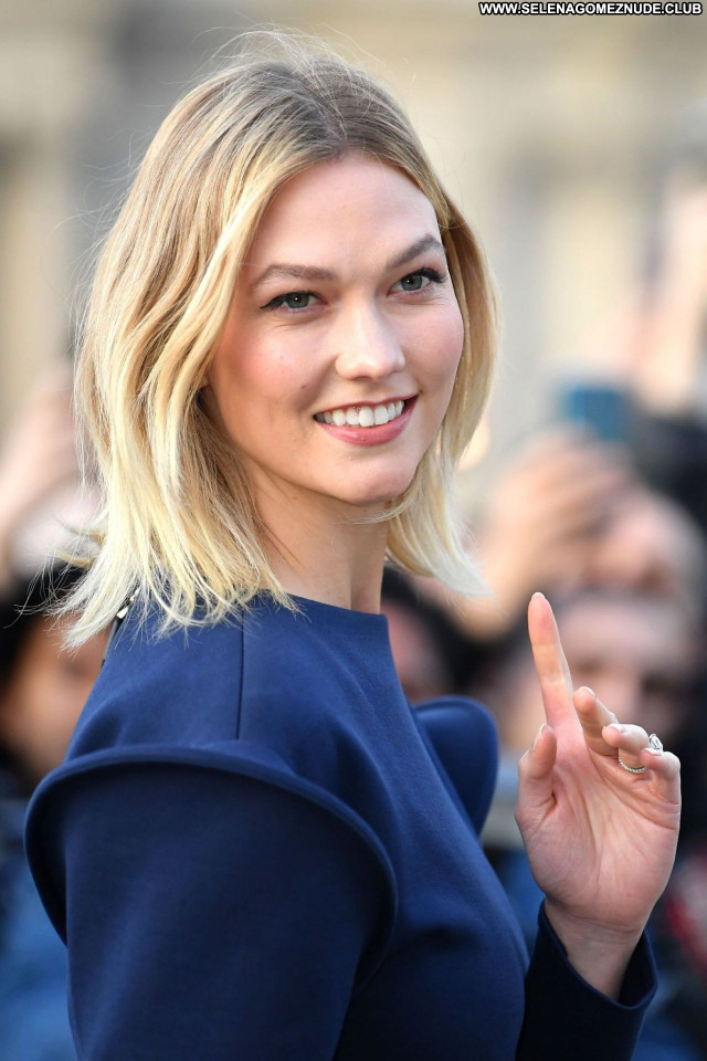 Karlie Kloss No Source Sexy Babe Beautiful Celebrity Posing Hot