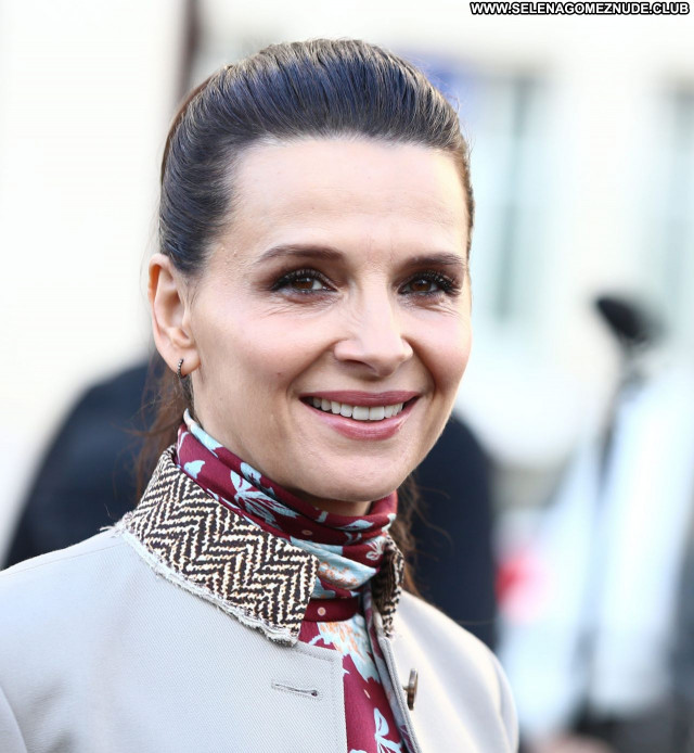 Juliette Binoche No Source Posing Hot Beautiful Celebrity Babe Sexy