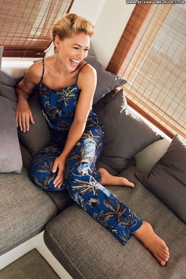 Emma Willis No Source Sexy Babe Beautiful Celebrity Posing Hot