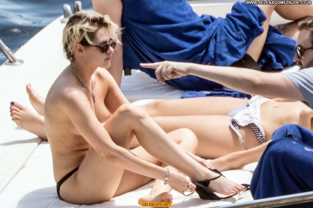 Kristen Stewart No Source Posing Hot Toples Babe Italy Yacht Topless