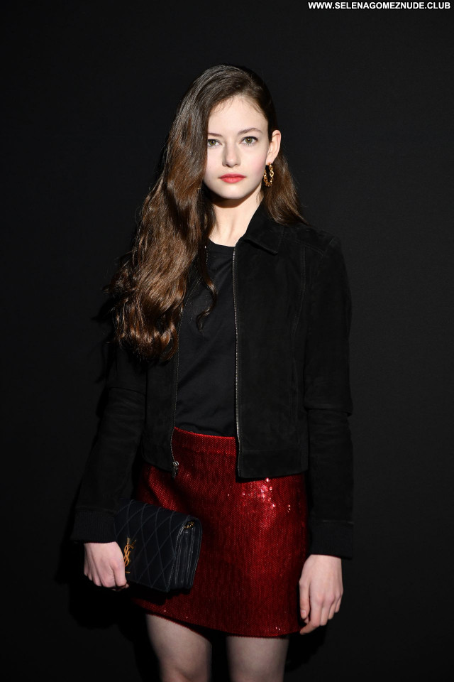 Mackenzie Foy No Source Sexy Babe Beautiful Posing Hot Celebrity