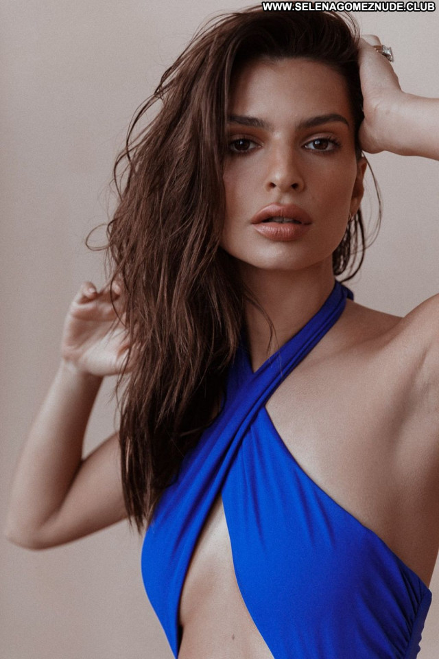 Emily Ratajkowski No Source Posing Hot Celebrity Beautiful Sexy Babe