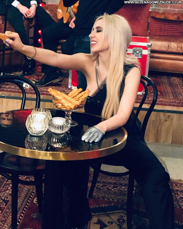 Ava Max No Source Babe Celebrity Beautiful Sexy Posing Hot