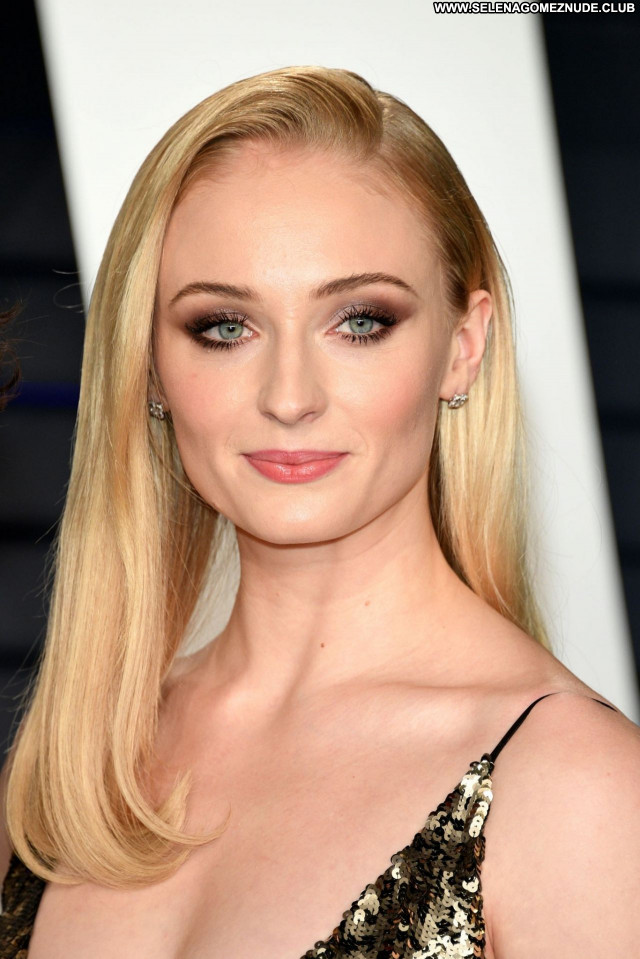 Sophie Turner No Source Sexy Babe Celebrity Posing Hot Beautiful