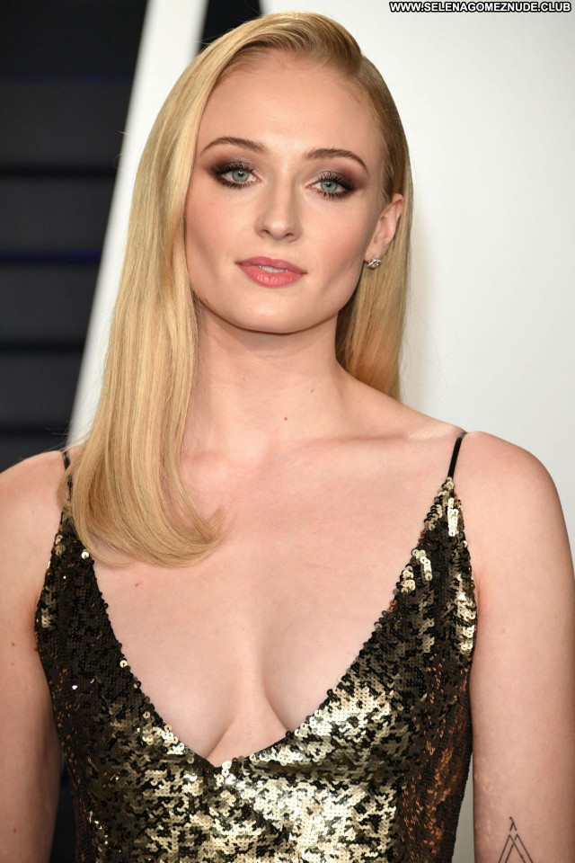 Sophie Turner No Source  Sexy Celebrity Beautiful Posing Hot Babe