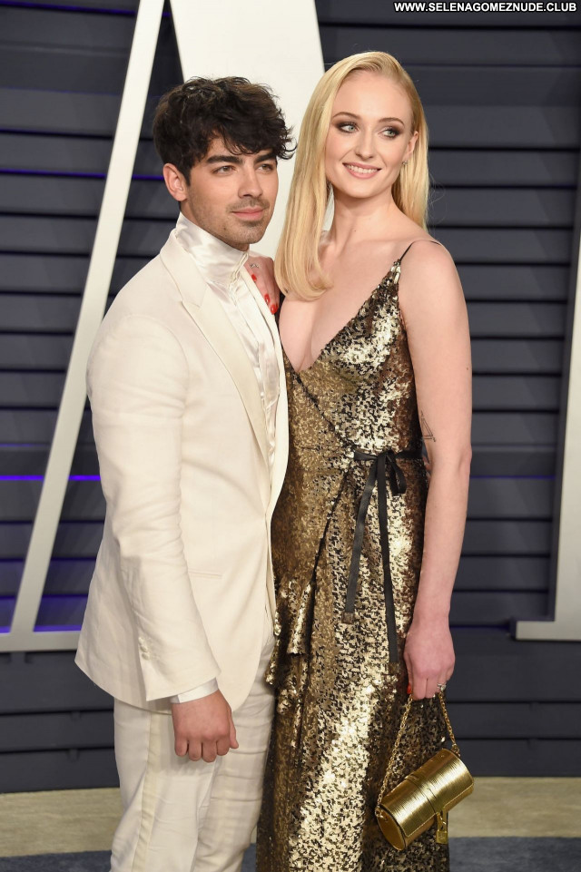 Sophie Turner No Source Babe Celebrity Beautiful Sexy Posing Hot