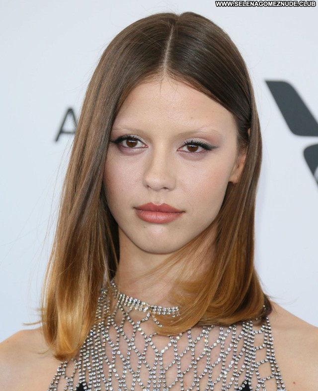 Mia Goth No Source Beautiful Babe Sexy Posing Hot Celebrity