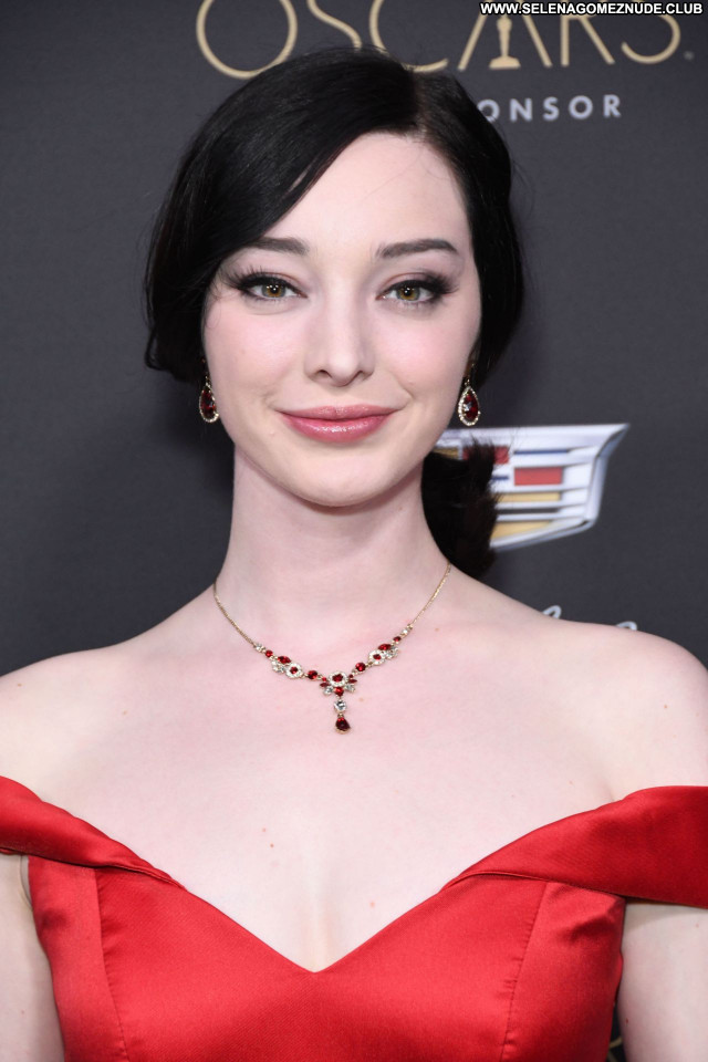 Emma Dumont No Source Celebrity Beautiful Babe Posing Hot Sexy