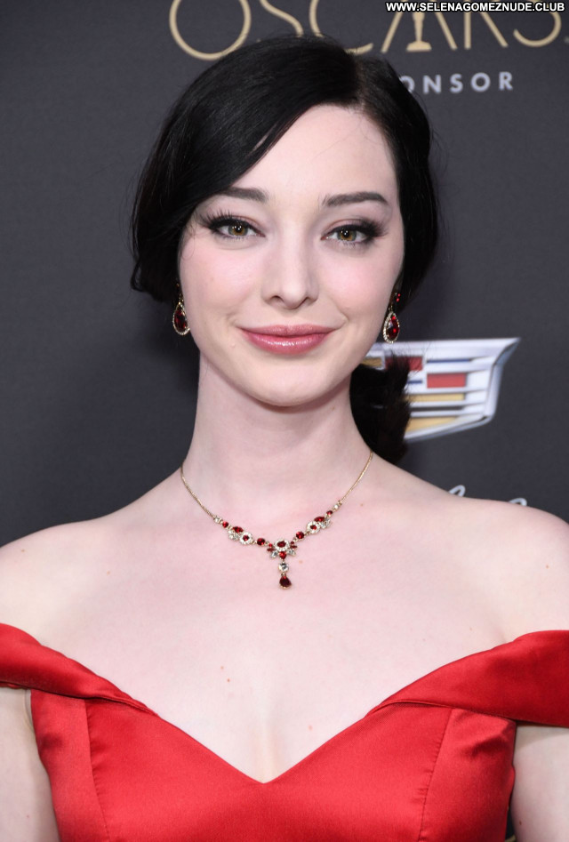 Emma Dumont No Source  Beautiful Babe Sexy Posing Hot Celebrity