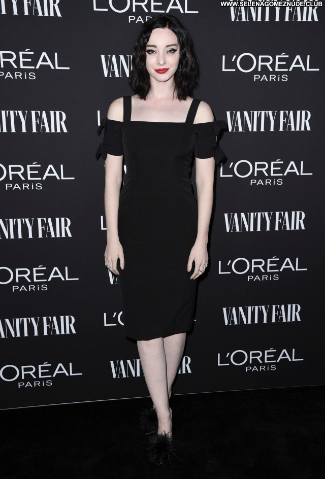 Emma Dumont No Source Sexy Beautiful Celebrity Babe Posing Hot